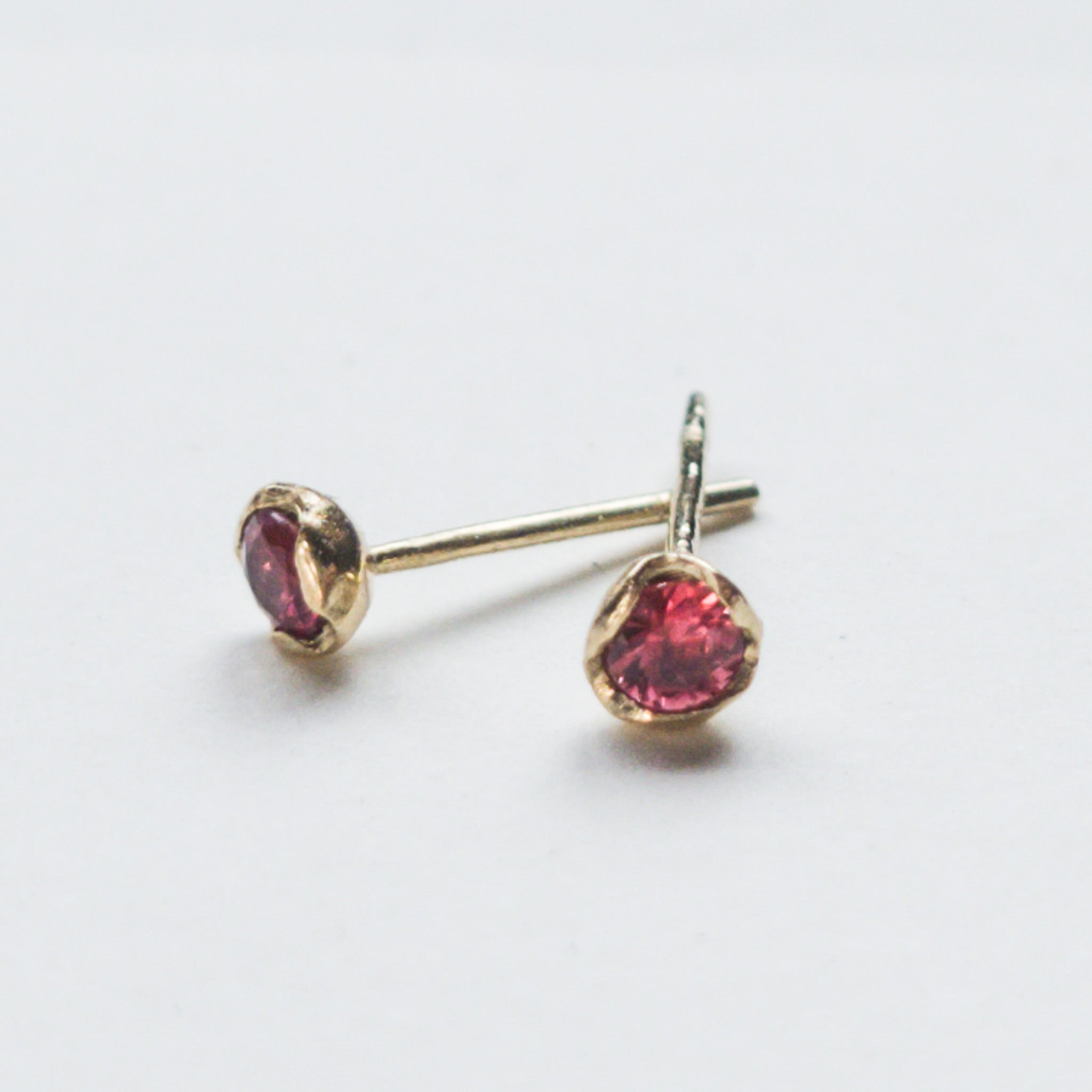3-FOLD STUD EARRING PAIR - 9CT GOLD - PINK SAPPHIRE