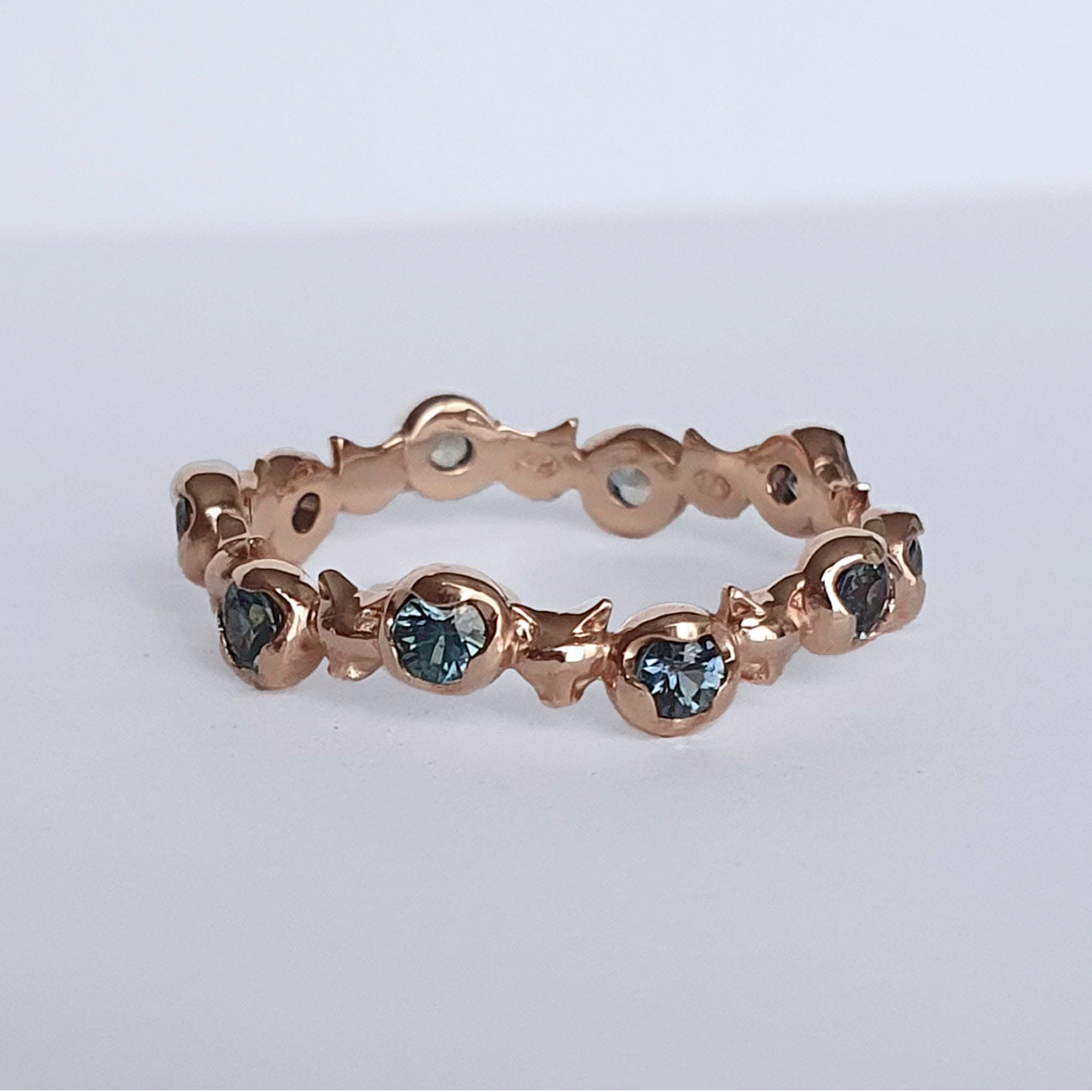 TOO MANY CATS WITH SAPPHIRES ETERNITY BAND RING - 9CT YELLOW/WHITE/ROSE GOLD